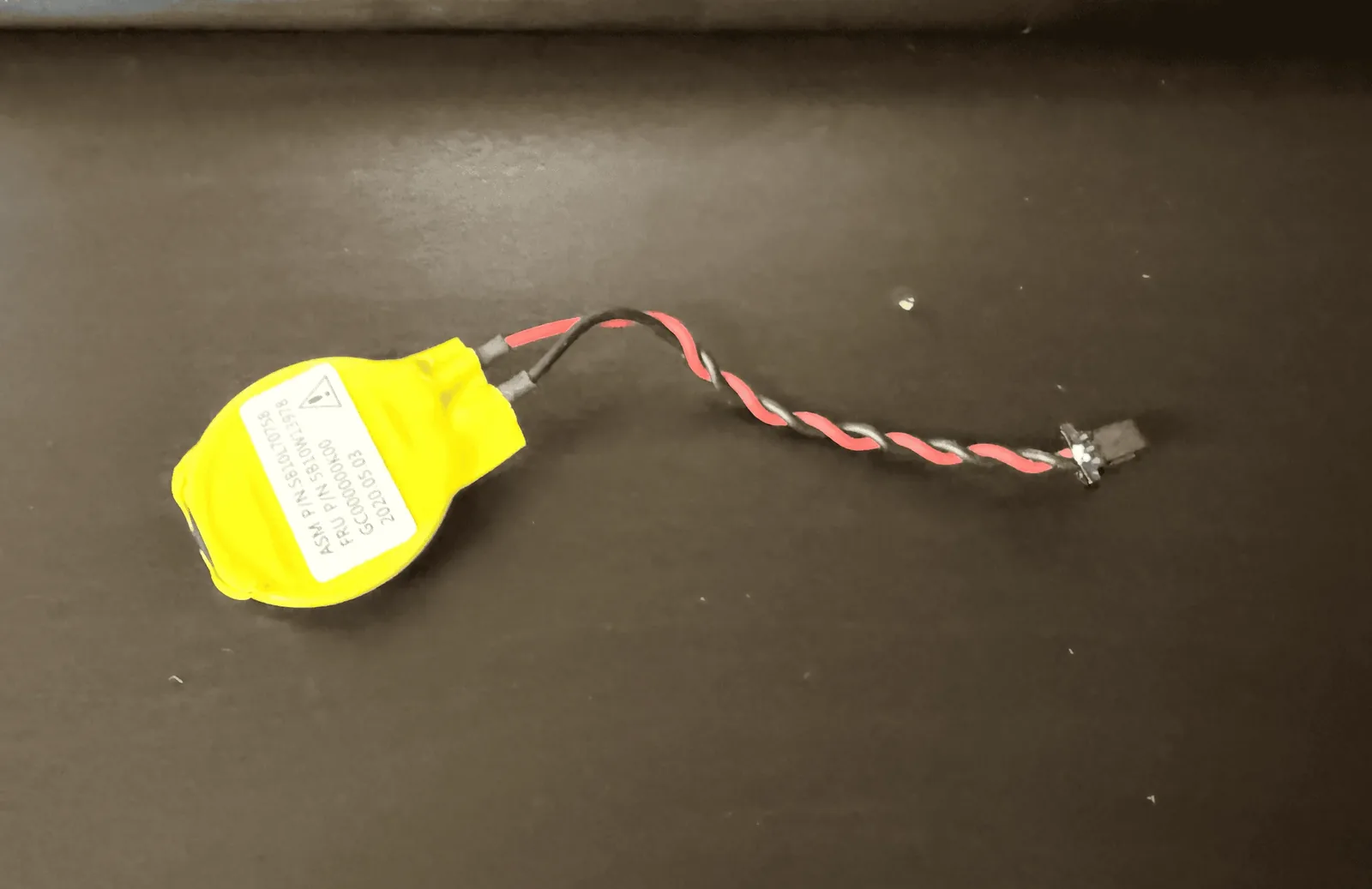 古い電池の取り外し