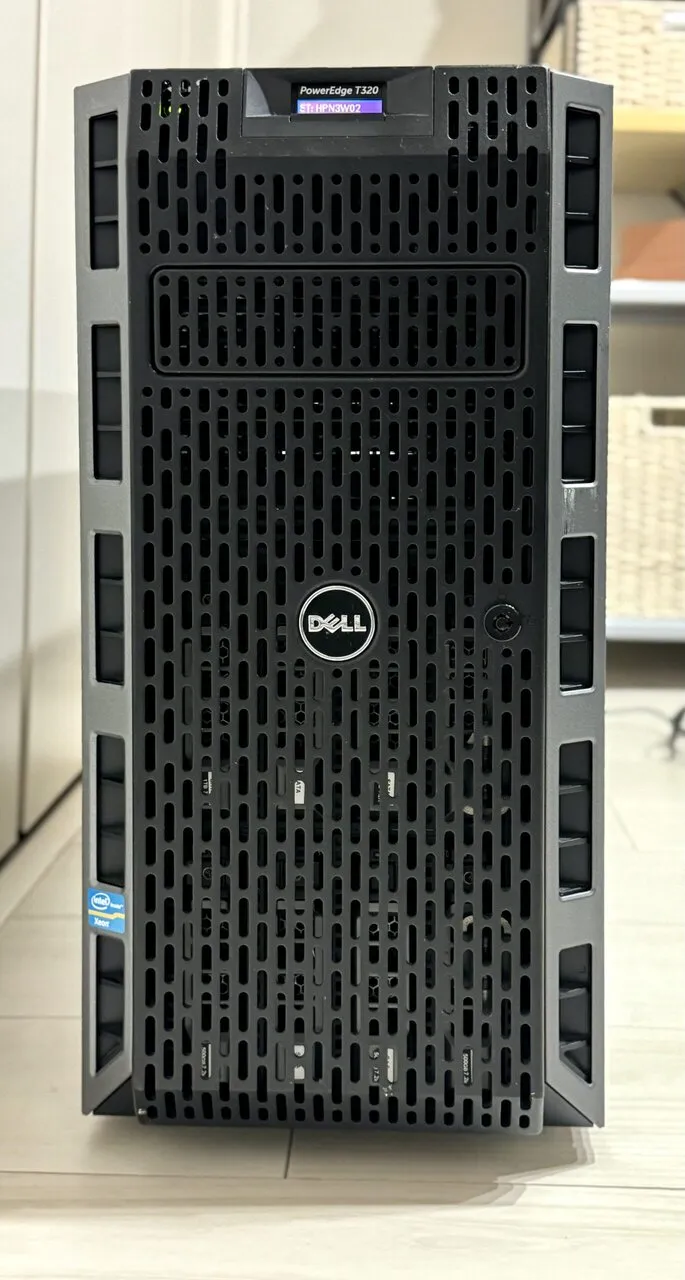DELL PowerEdge T320正面