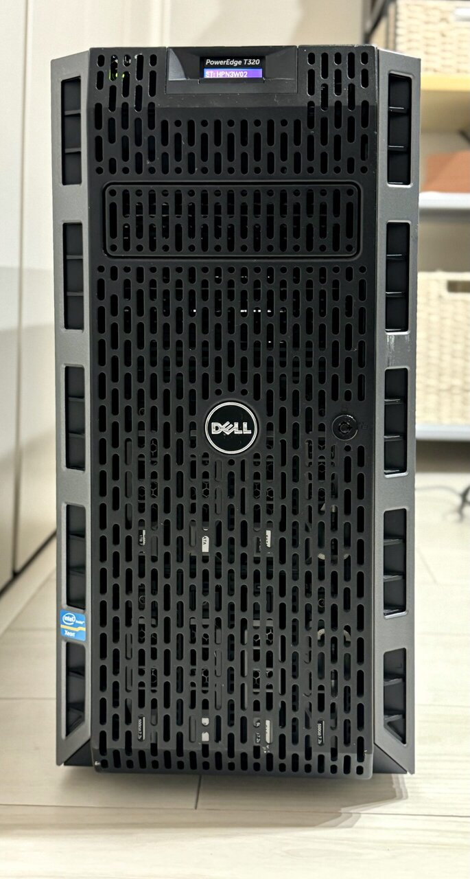DELL PowerEdge T320正面