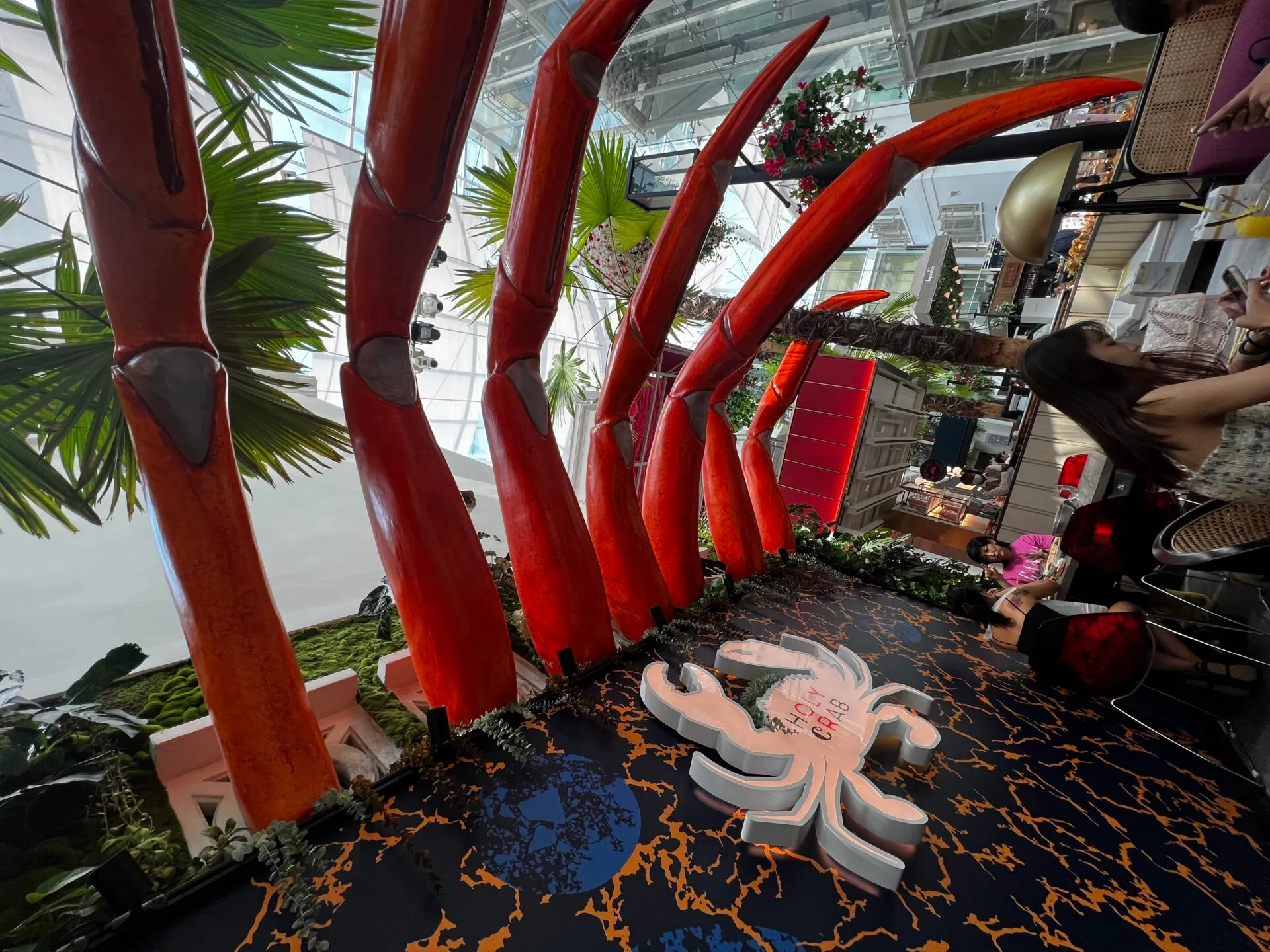 HOLY CRABの店内