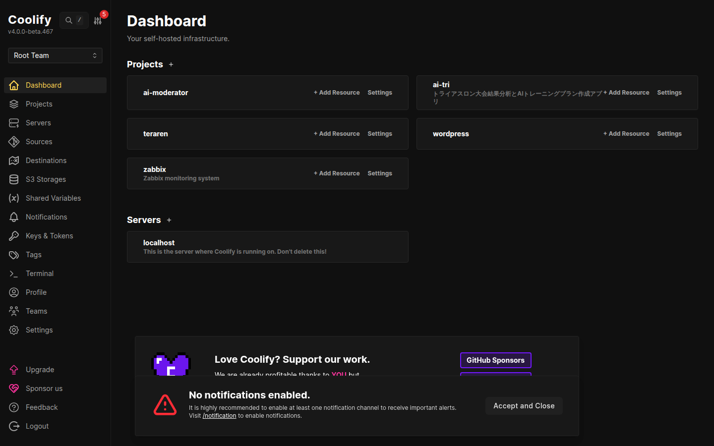 Coolifyのダッシュボード。5つのプロジェクト(ai-moderator、ai-tri、teraren、wordpress、zabbix)と1台のlocalhostサーバが表示されている
