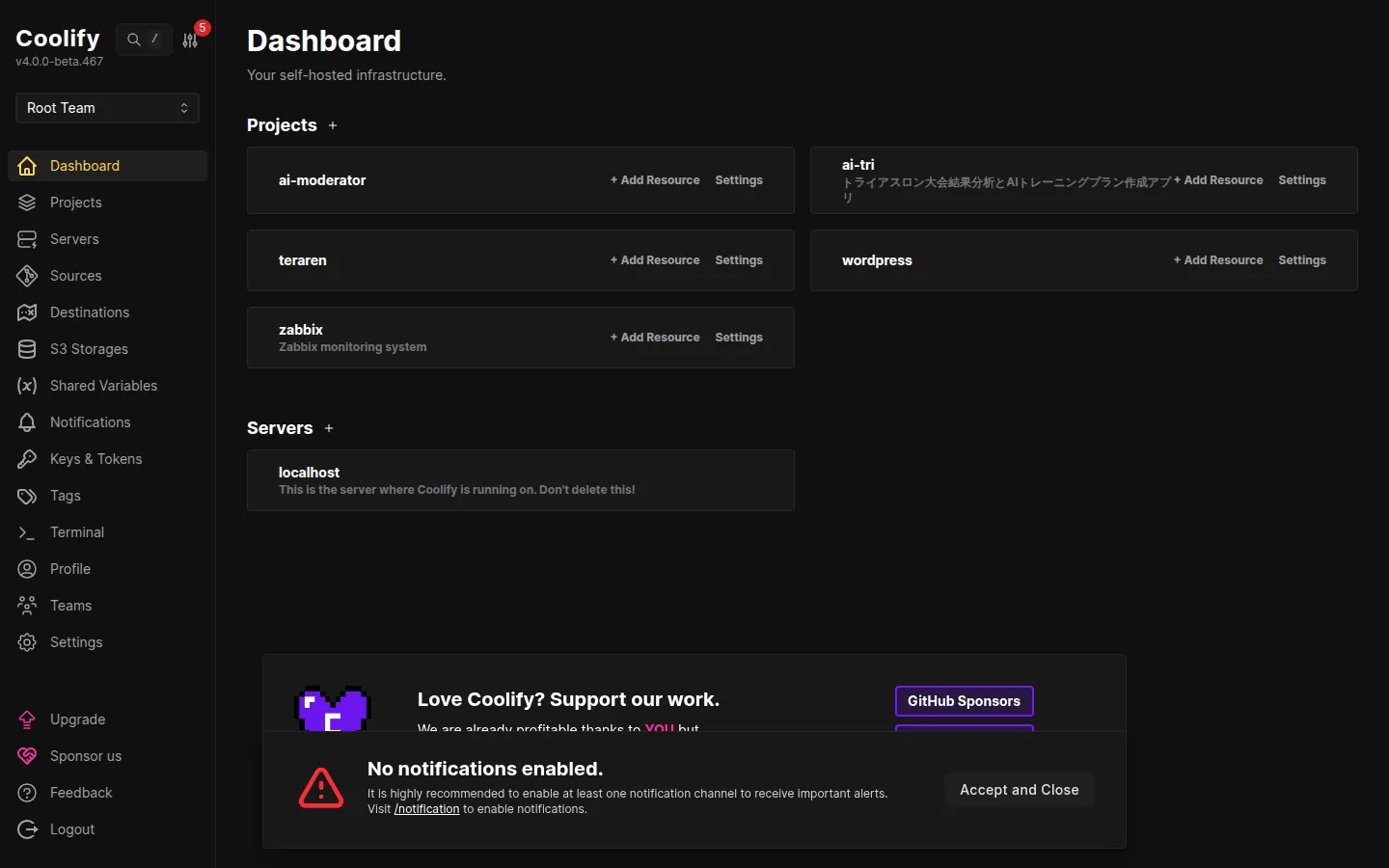 Coolifyのダッシュボード。5つのプロジェクト（ai-moderator、ai-tri、teraren、wordpress、zabbix）と1台のlocalhostサーバが表示されている
