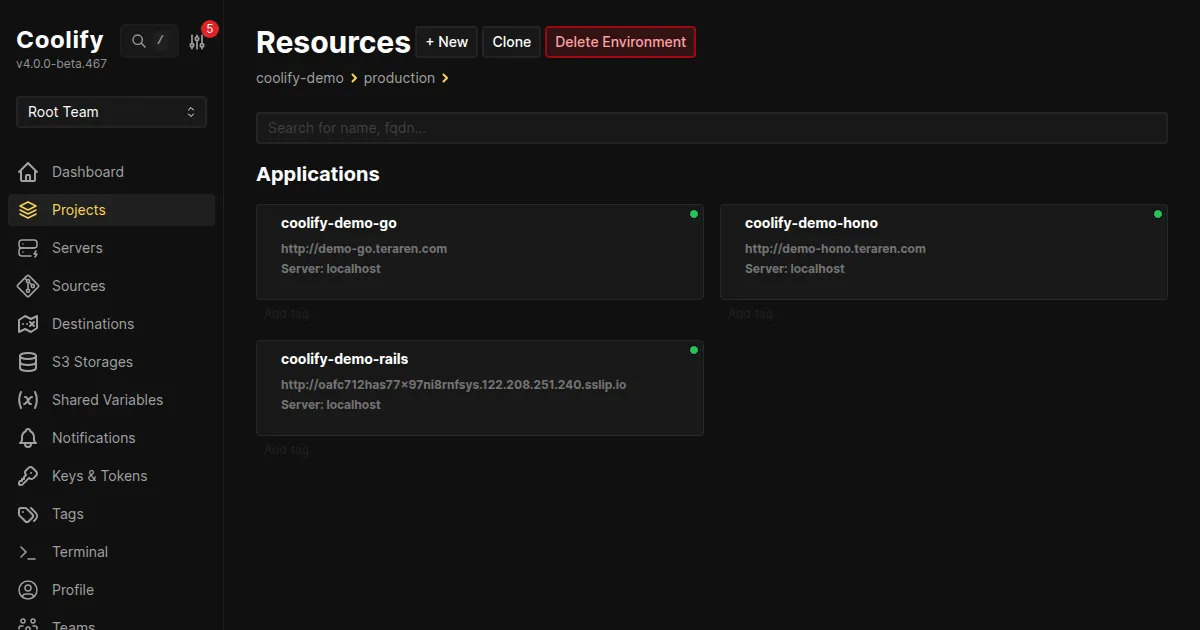 Coolifyのプロジェクト一覧 — 3つのデモアプリがすべてrunning