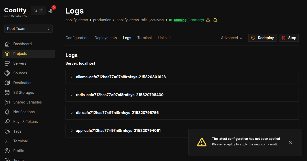 Coolifyのログ画面 — app・db・redis・ollamaの4コンテナが稼働中