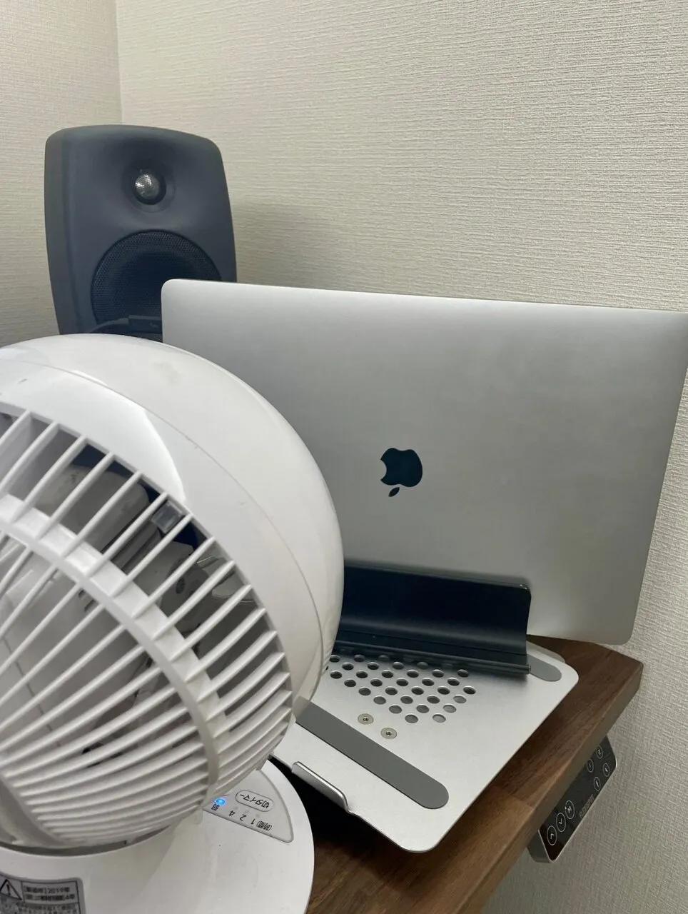 外部ファンによる冷却構成
