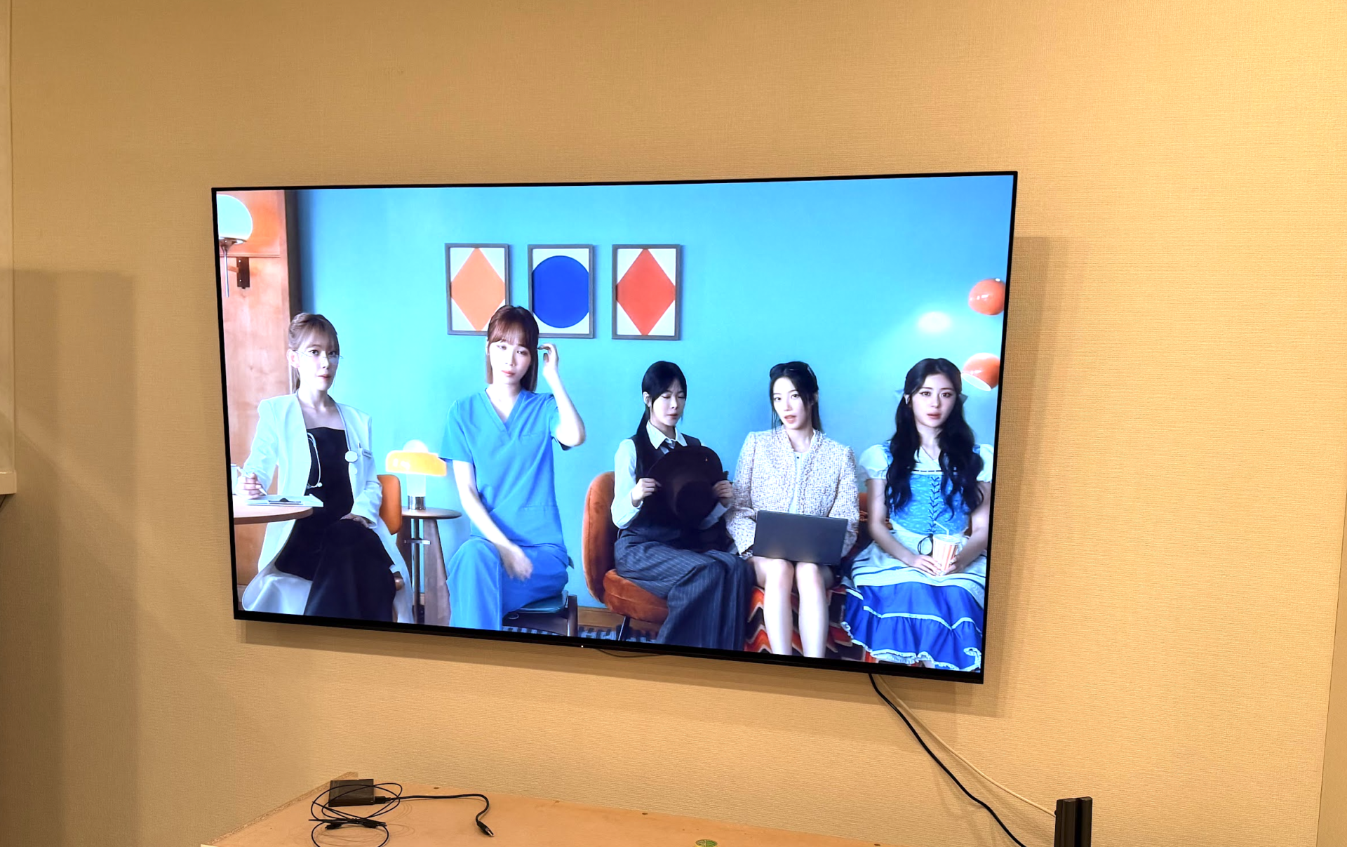 壁掛け設置後のリビング