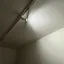 赤ちゃんのおむつ交換のための暗い照明環境の設置