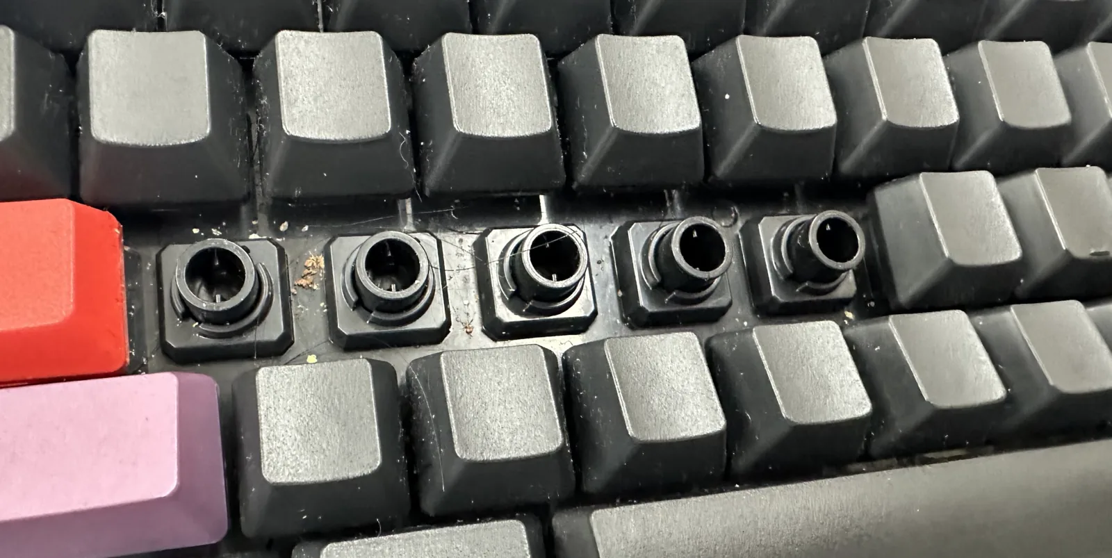 キーキャップを外すと大量のゴミが溜まっていたHHKB