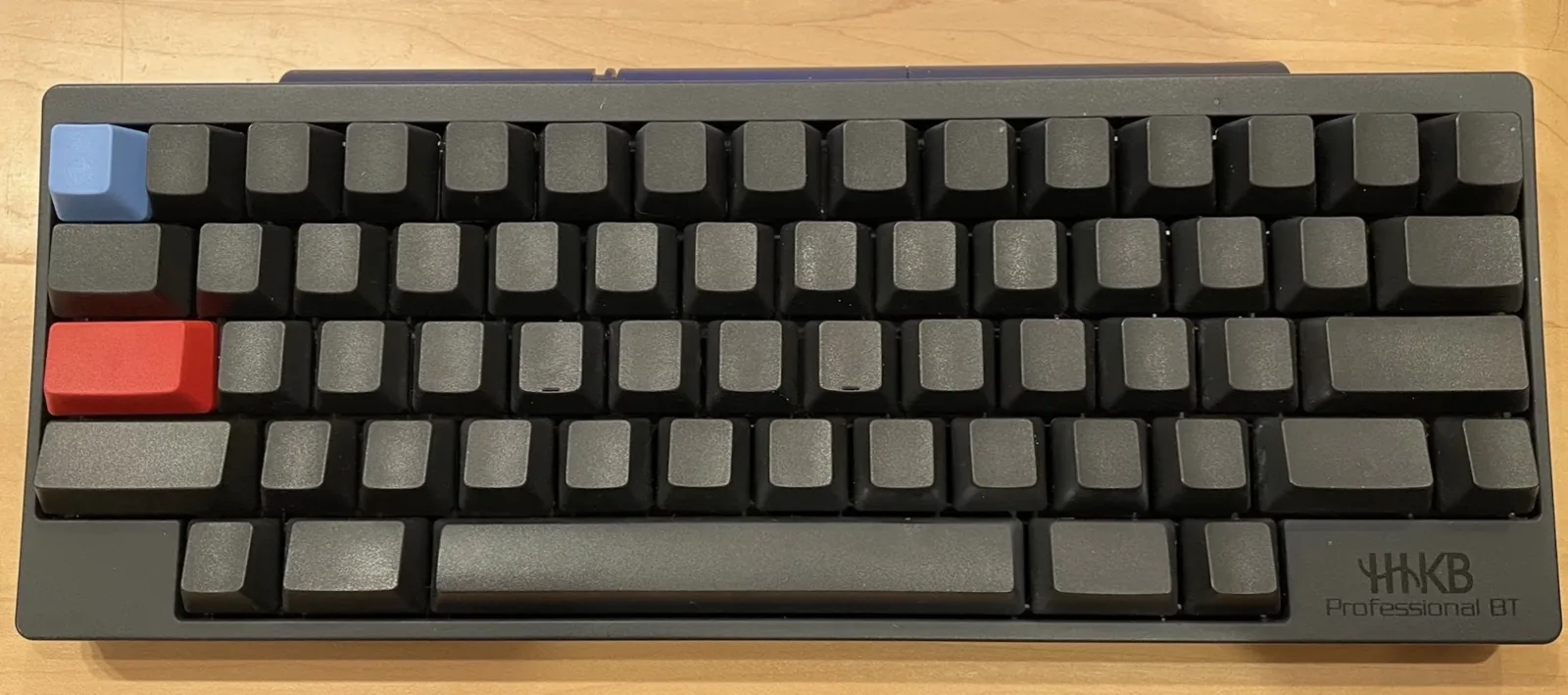 escとcontrolのキーキャップを青と赤に交換したHHKB