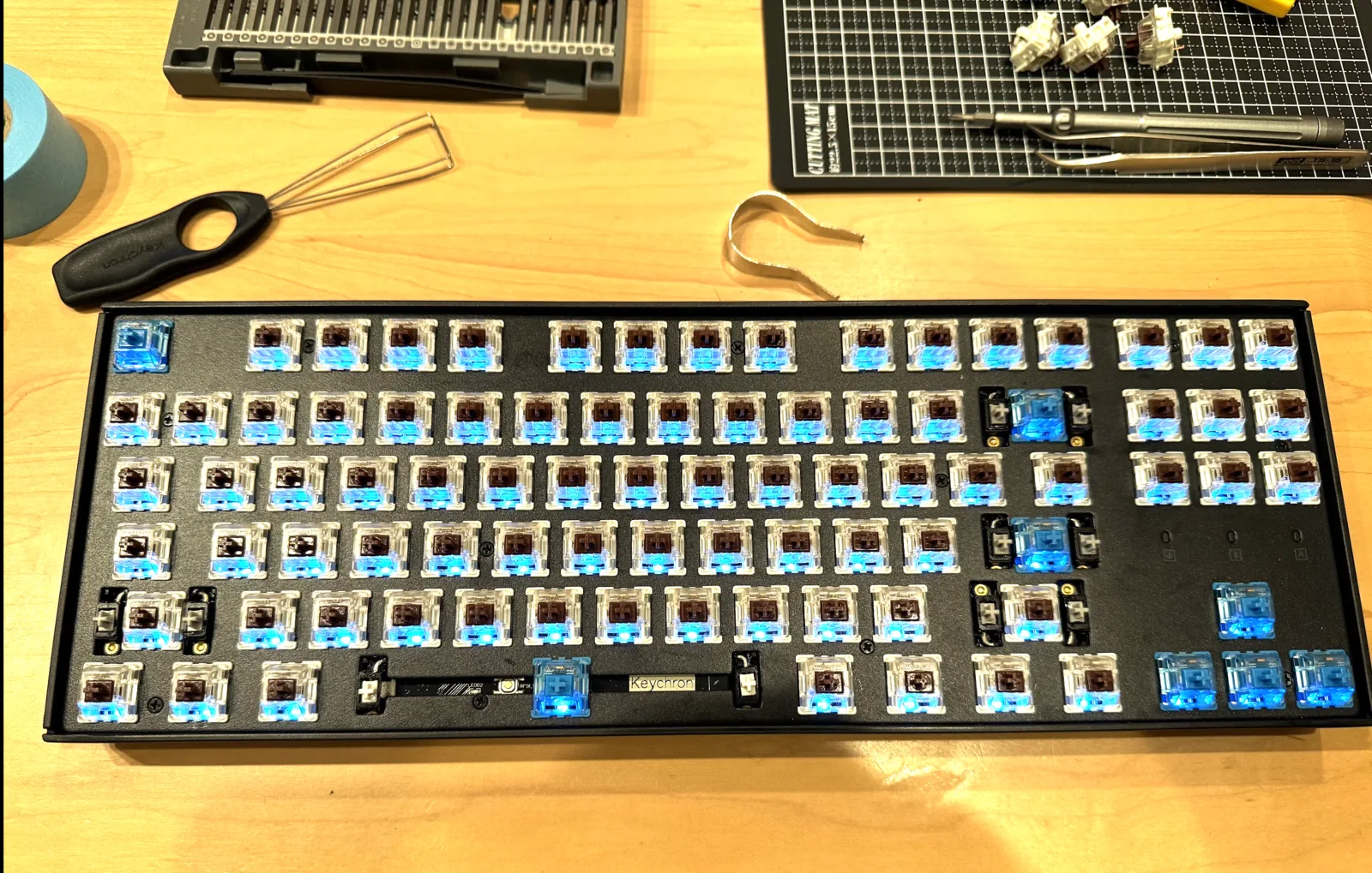 LEDが光るKeychron K8 Pro