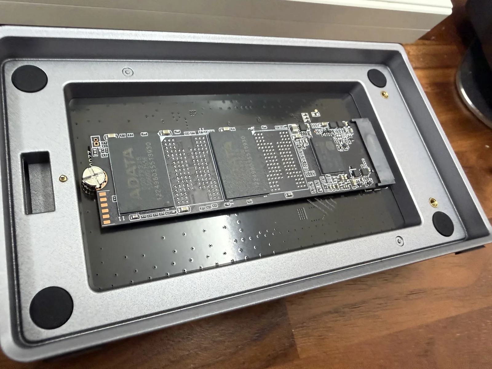 M.2 SSD をスロットに装着した状態