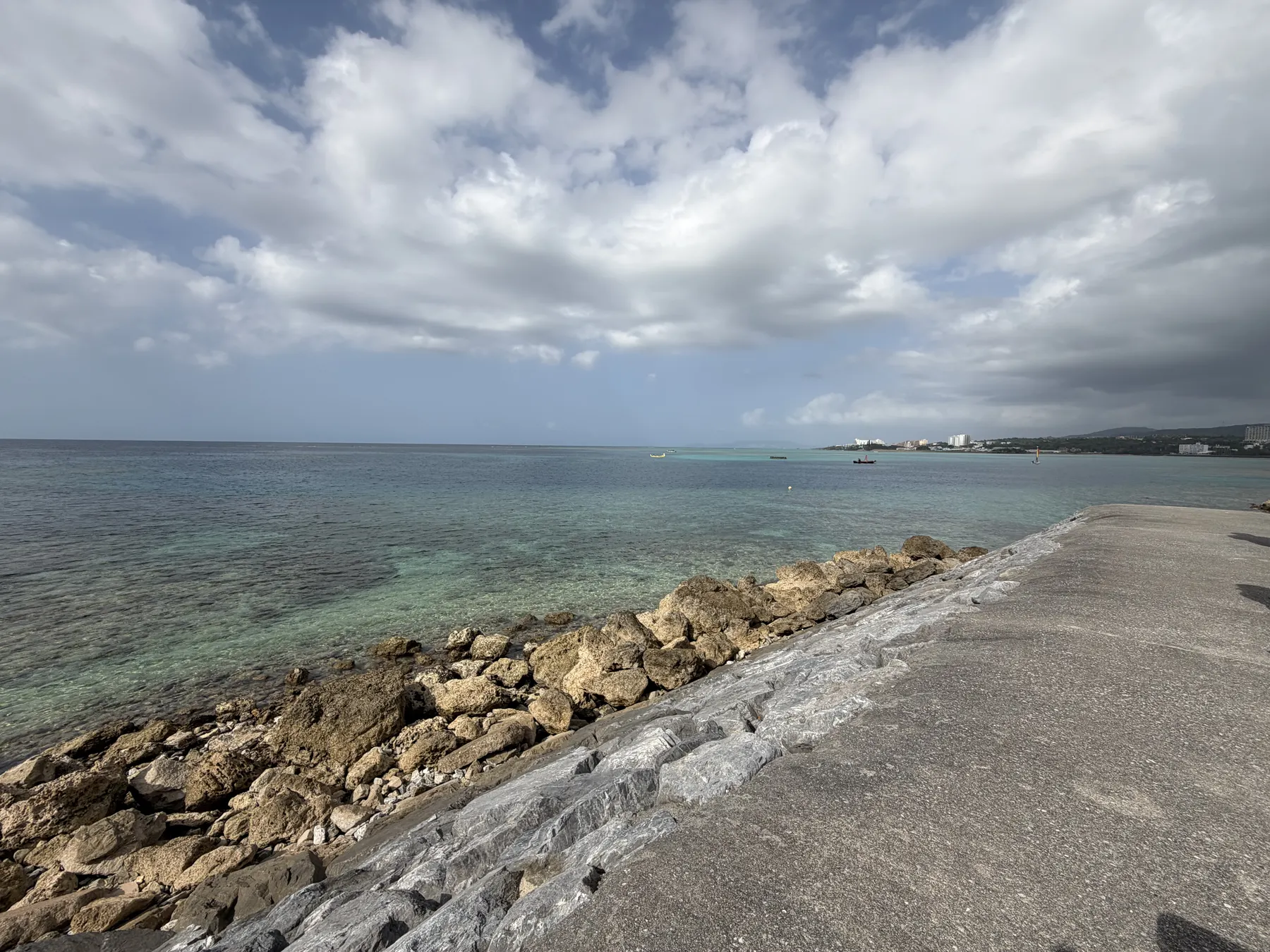 防波堤と海