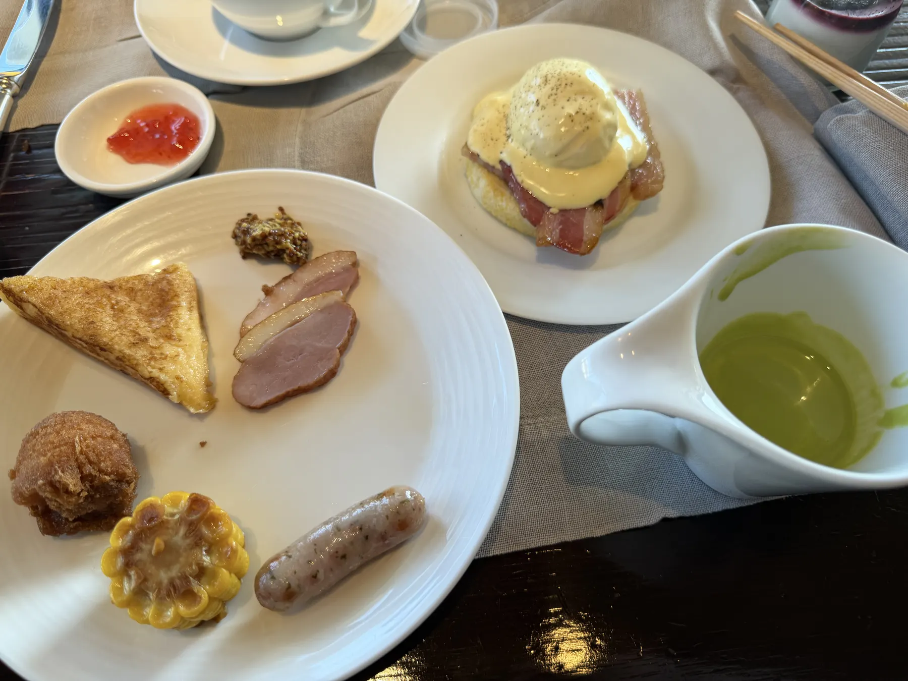洋食とエッグベネディクト