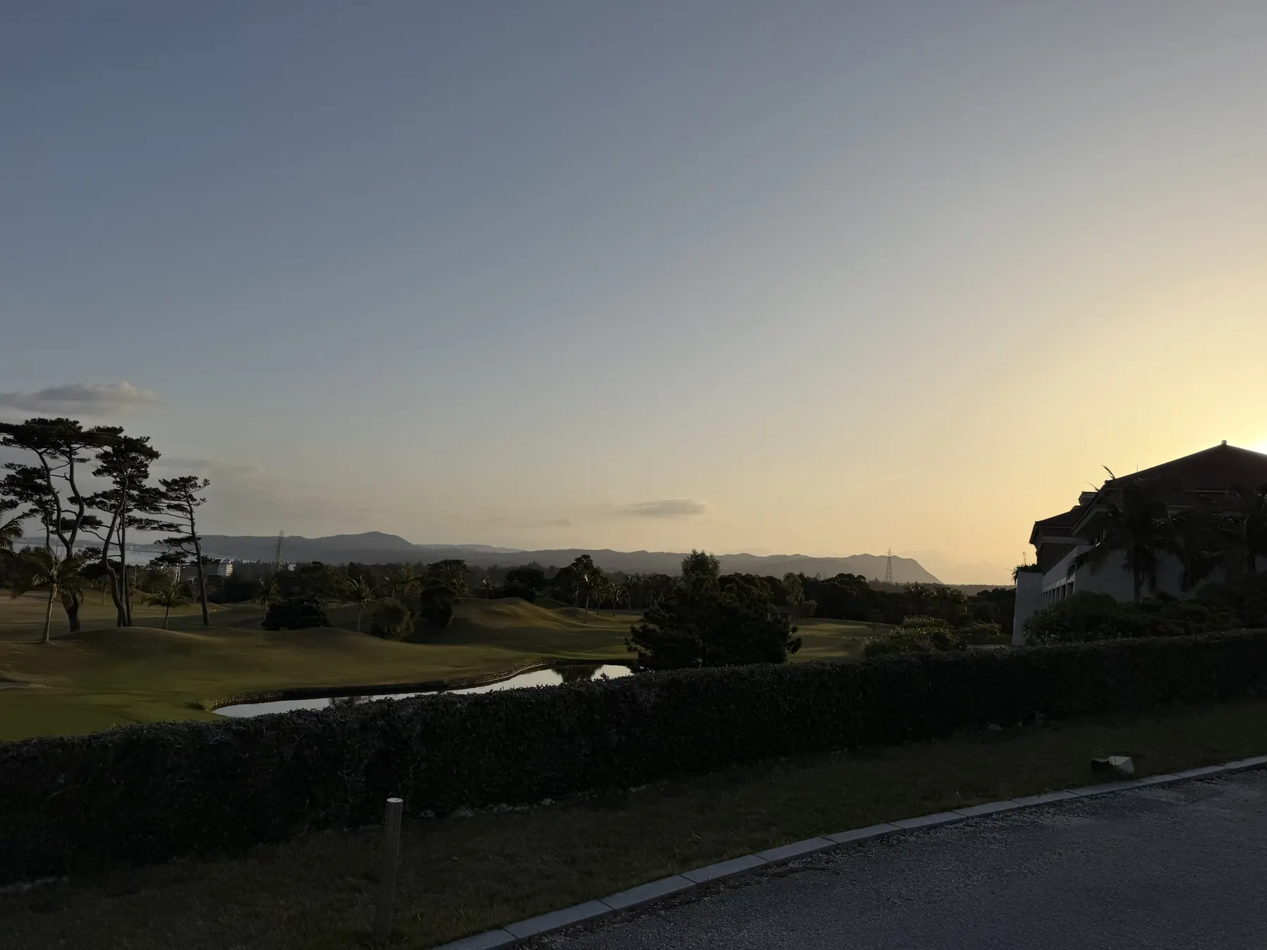 朝焼けのゴルフ場